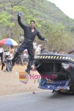 Akshay Kumar performs a mindboggling stunt for Khatron Ke Khiladi 4 in Filmcity, Mumbai on 2nd June 2011 (32).JPG